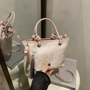 Sac Seau Brodé Nouveau Style Chinois Pour Femmes Sac à Bandoulière Rétro en Cuir PU Avec Gland et Motif Floral