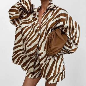 Ensemble Short Décontracté Imprimé Zèbre pour Femme Chemise à Manches Longues Oversize et Short Haut et Bas