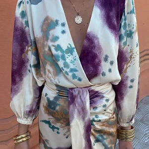 Detail of bohemian tie-dye shirt with deep V-neckline and elastic long sleeves