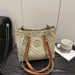Women Retro M Monogram Print Tote Bag Large Capacity PU Leather Shoulder Bag With Metal Chain Gold Logo Commuting Handbag