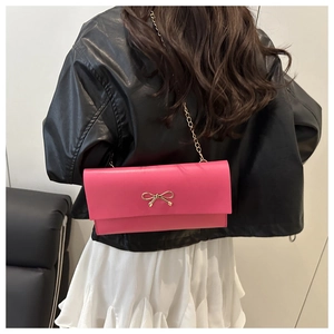 Pink rectangular shoulder bag featuring a golden bow metal buckle and elegant fine chain