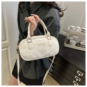 Detail of white PU leather handbag with gold zipper and adjustable shoulder strap