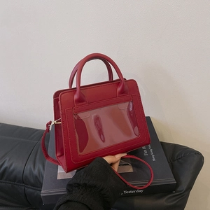 Sac à main rouge en similicuir avec fenêtre PVC transparente et bandoulière réglable