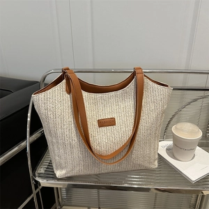 Sac fourre-tout d'été en paille avec poignées en cuir marron et grande capacité