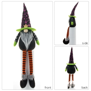 Vues avant côté et arrière d'un gnome d'Halloween avec chapeau pointu à pois violets