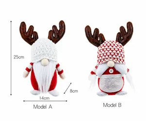 Detailweergave van de kerstkabouters met rendiergewei en gebreide mutsen van 25 cm