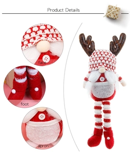 Detailweergave van kerstkabouter met gezicht, gestreepte benen en wit schort