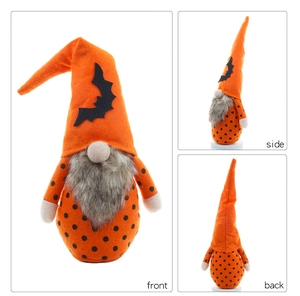 Gnomo di Halloween con cappello a pipistrello arancione e corpo a pois, tre viste