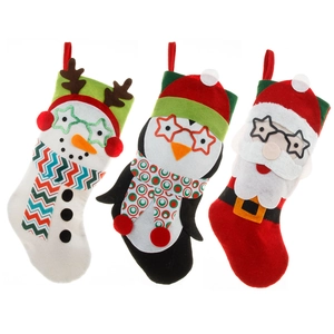 Ensemble de trois chaussettes de Noël avec motifs Père Noël, bonhomme de neige et pingouin