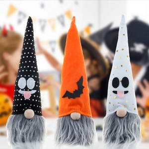 Set van drie verlichte Halloween-kabouters met gebreide mutsen voor huisdecoratie