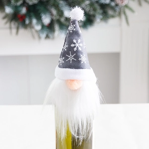 Housse de bouteille de vin gnome de Noël avec bonnet gris à flocons et barbe blanche