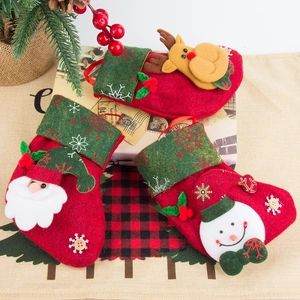 Set di tre calze natalizie rustiche con Babbo Natale e pupazzo di neve su tessuto scozzese