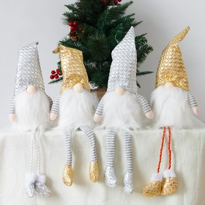 Set de cuatro gnomos navideños dorados y plateados con piernas largas y gorros metálicos
