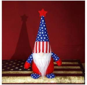 Détails du gnome de la fête de l'indépendance avec motifs étoilés et barbe blanche