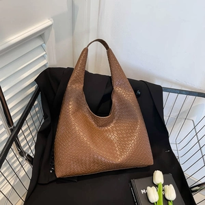 Retro Women PU Leather Woven Tote Shoulder Bag Large Capacity Minimalist Hobo Handbag For Daily Commuting Fashion Purse