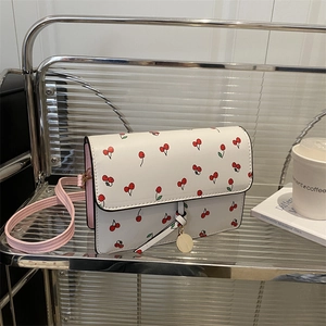 Borsa a tracolla bianca fresca con stampe ciliegie e cinturino rosa alla moda