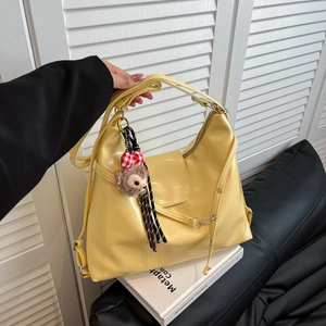 Vintage Collegiate Style Glossy PU Leather Tote Bag For Women Large Capacity Shoulder Bag With Bear Pendant Fashion Commuting Handbag