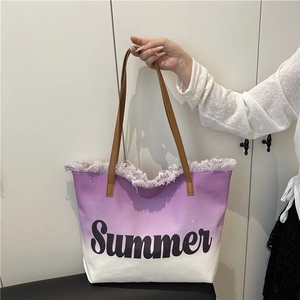 Große Canvas-Tragetasche mit lila Farbverlauf, Summer-Aufdruck und Fransen an den Trägern