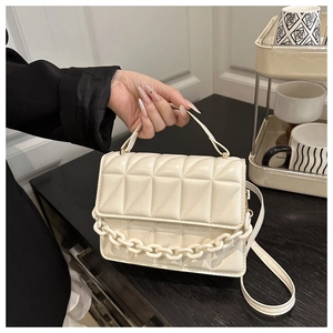 Detail of off-white quilted crossbody bag featuring stylish thick chain decoration