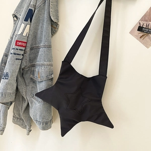 Sac bandoulière noir en forme d'étoile en nylon avec large bandoulière style tendance