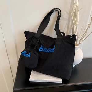 Schwarze Canvas-Tragetasche mit blauem Beach-Text, große Umhängetasche für den Pendler