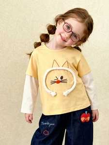 Kids layered long sleeve T-shirt with cartoon cat design and embroidered denim jeans