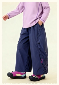 Detail of kids wide-leg cargo pants in navy blue with pink smile text and pockets