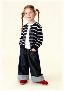 Cardigan rayé pour fille associé à un jean large à taille haute et revers