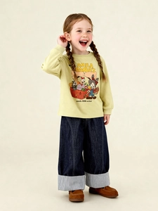 Ensemble fille avec t-shirt vert manches longues lapin et jean large en denim délavé