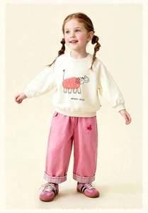 Detail of girls' cream sweatshirt with elephant print and pink wide-leg pants set