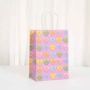 Violette Valentinstag-Geschenktüte mit Herzprint und weißen Seilgriffen für Geschenke