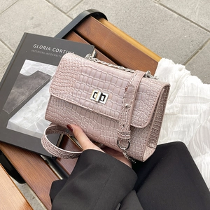 Elegant Women Croc Pattern Shoulder Bag PU Leather Small Square Crossbody Bag With Silver Chain Strap And Lock Buckle