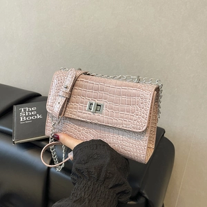 Pink crocodile pattern chain shoulder bag with a silver twist-lock for modern women