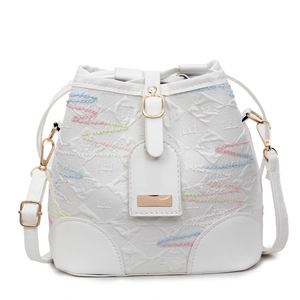 Borsa a secchiello bianca con trama a corona goffrata e cuciture ondulate colorate