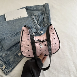 Sac sous le Bras Plissé avec Nœud pour Femme Pendentif Cœur Sac à Épaule en Nylon Sac Hobo Chic pour Quotidien Mode Y2K