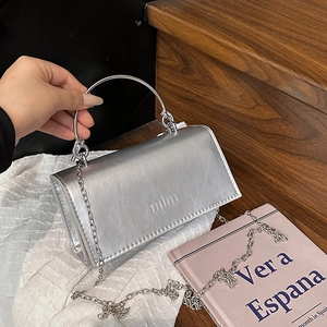 Petit Sac à Épaule Chic en Cuir PU Métallisé Avec Bandoulière Chaîne et Poignée Métal pour Femmes Mode Sac à Main de Soirée