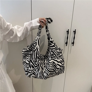 Große Tragetasche mit Zebramuster, lässiger Slouchy-Stil für den täglichen Gebrauch