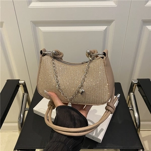 Sac à bandoulière strass champagne avec poignée nouée et breloque en forme d'étoile