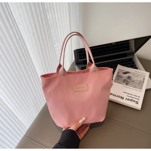 Mini sac cabas rose en nylon avec écusson Fashion et poignées souples