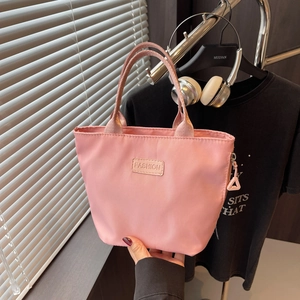 Sac fourre-tout en nylon rose avec étiquette Fashion et doubles anses pour l'été