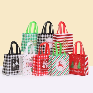 Christmas Non-woven Gift Bags Laminated Festive Handbags Reindeer Tree Patterns Merry Christmas Holiday Party Favor Bags For Gifts Treats