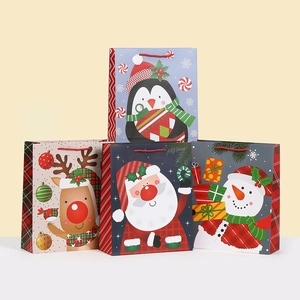 Christmas Paper Gift Bags With Handles Cartoon Santa Claus Penguin Snowman Reindeer Print White Cardboard Festive Party Gift Wrap