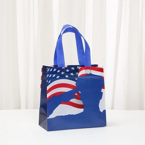Waterproof non-woven US Independence Day gift bag with flag and soldier silhouette