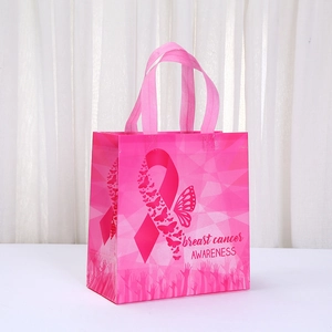 Borsa regalo rosa in TNT con nastro e farfalle per sensibilizzazione cancro al seno