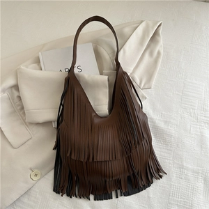 Zweifarbige Hobo-Tasche in Braun und Schwarz mit Fransen und breitem Schultergurt