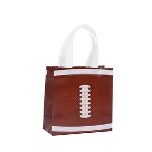 Bolsa de regalo marrón de fútbol americano con cordones blancos y asas laterales
