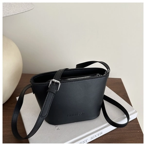 Minimalist PU Leather Crossbody Bucket Bag For Women 2025 Fashion Small Shoulder Bag Solid Color Zipper Casual Travel Purse