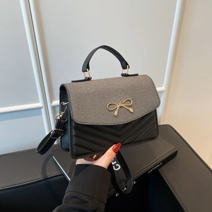 Sac Bandoulière Femme Décoration Nœud Matelassé en V Cuir PU Petit Sac Carré Avec Poignée Supérieure Bandoulière Réglable