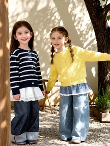 Gilets en maille pour filles avec détails en dentelle, rayures bleu et jaune