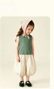 Tenue d'été rétro pour enfants avec gilet rayé vert et pantalon bouffant à pois